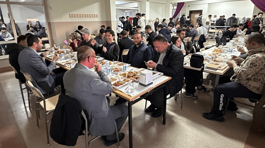 Kaman Meslek Yüksekokulunda Geleneksel İftar Sofrası Kuruldu: Birlik ve Beraberlik Mesajı