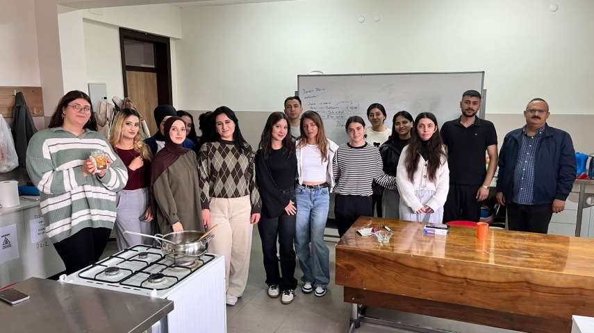 Gıda İşleme Bölümü Öğrencileri Ayva Reçeli Üretimi Gerçekleştirdi